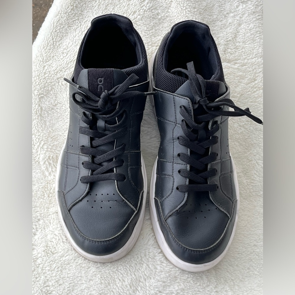 EUC On Cloud Roger Clubhouse Athletic Sneaker Size 10 in Black